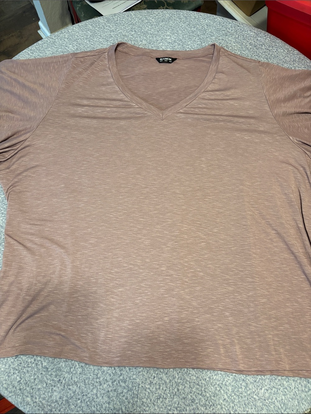 NWOT BloomChic V-Neck Tee in Dusty Mauve Plus Sz 30 (4X/5X)